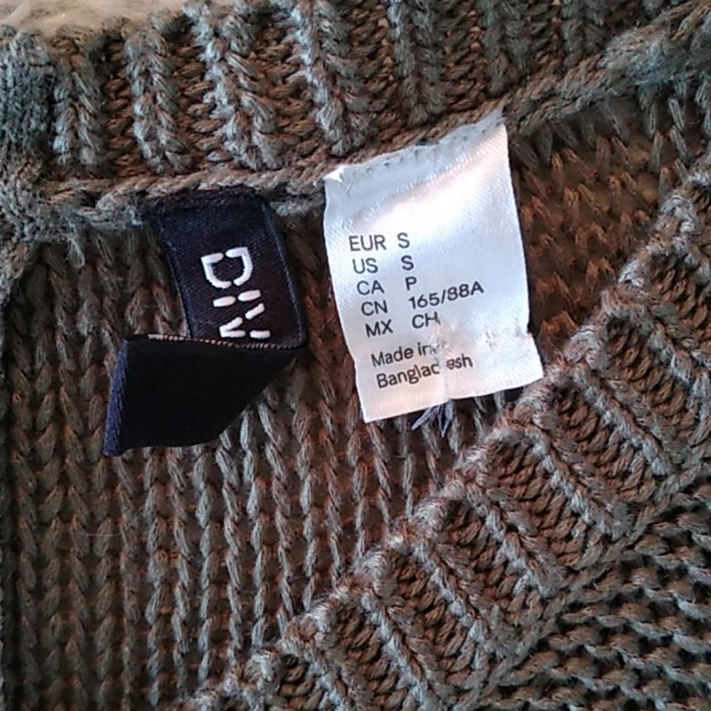 H&M Sweater - Picture 9 of 11